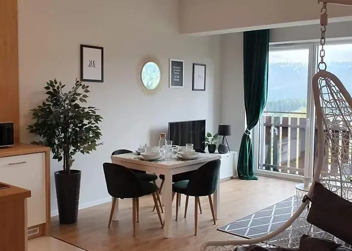 アパート Widok Karkonosze シクラルスカ・ポレンバ